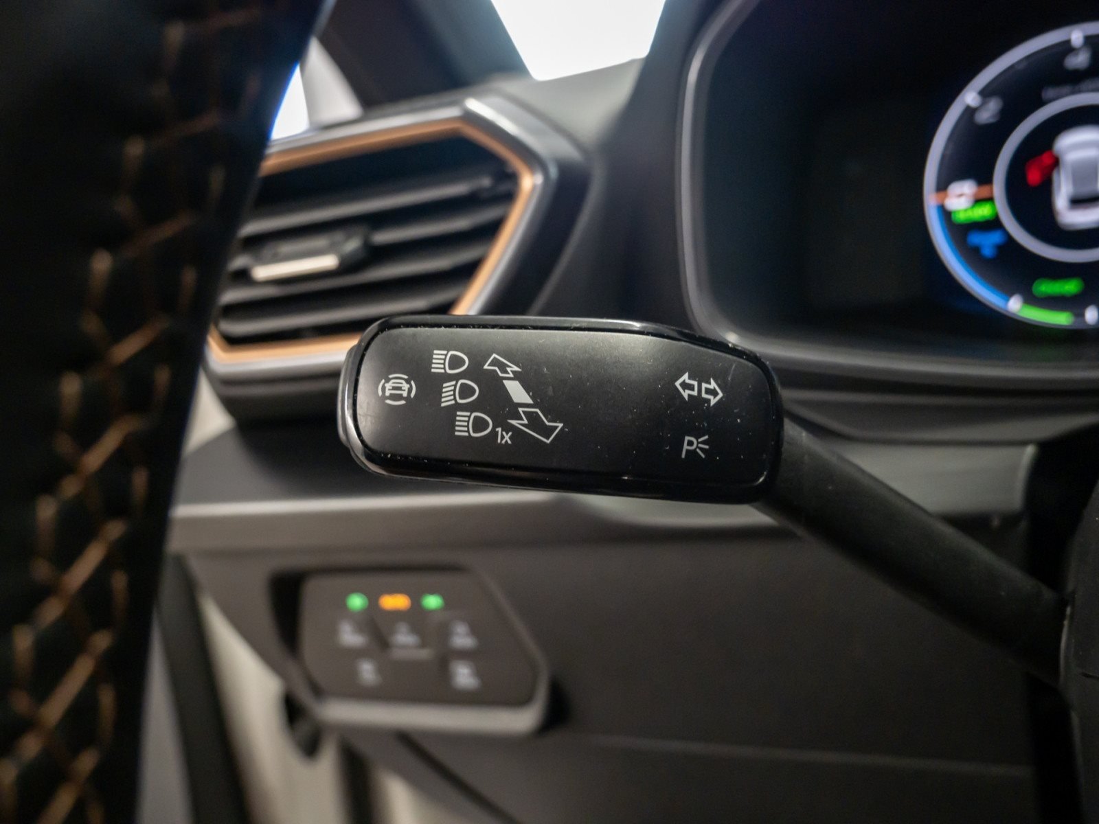 Leon Sportstourer e-HYBRID TSI DSG+ALU 18+RÜCKFAHRKAMERA+DCC+NAVI+LED+STAUASSITENT+FULL LI